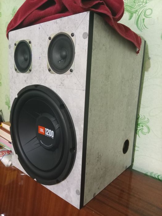 Сабвувер JBL колонка