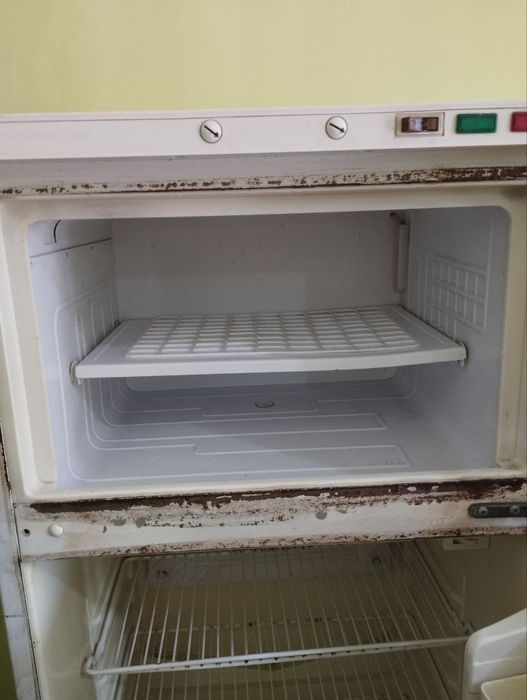 Muzlatgich yaxshi xolatda ishlab turibdi