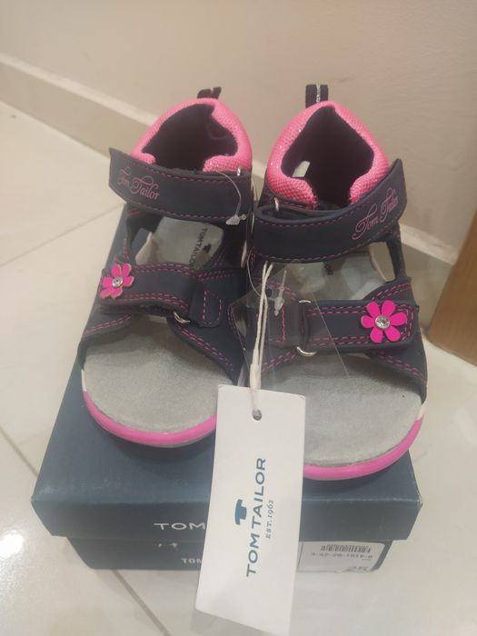 Сандали за момиче