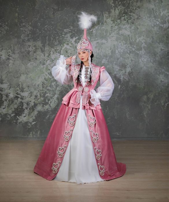 Платья здесь не все