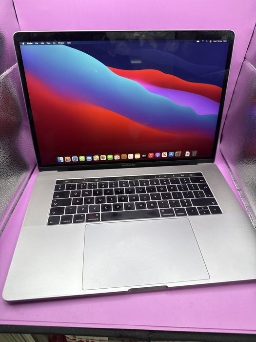Macbook pro 2017 i7 256gb 16gb •Matei Amanet Crangasi•12357