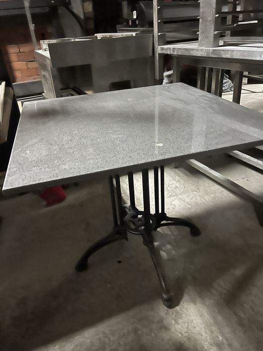 маси с Гранитен плот