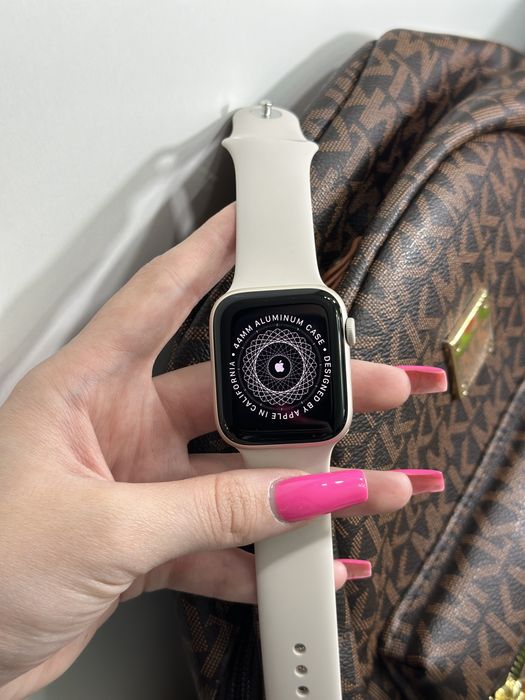 Продам оригинал Apple Watch
