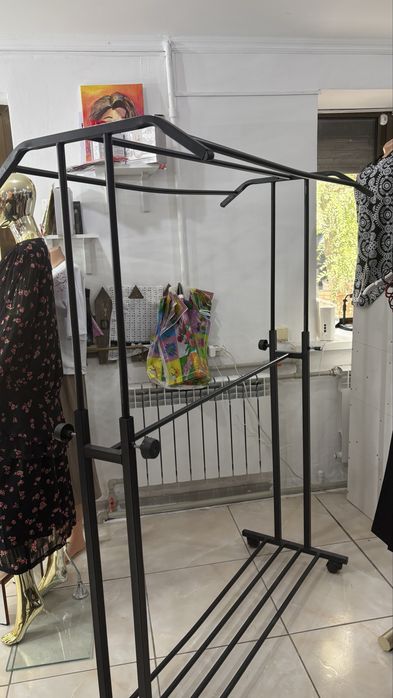 продам вешалку для одежды