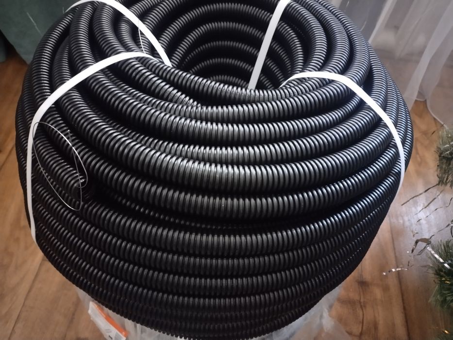 Гофрированная труба для кабеля