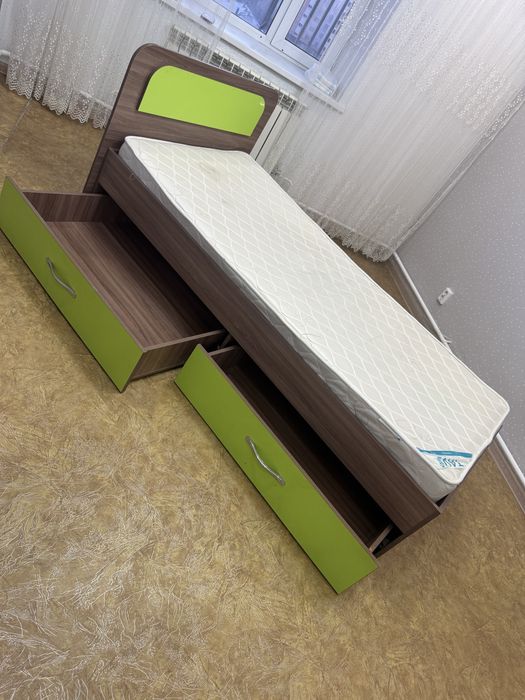 Кровать в хорошем состояние