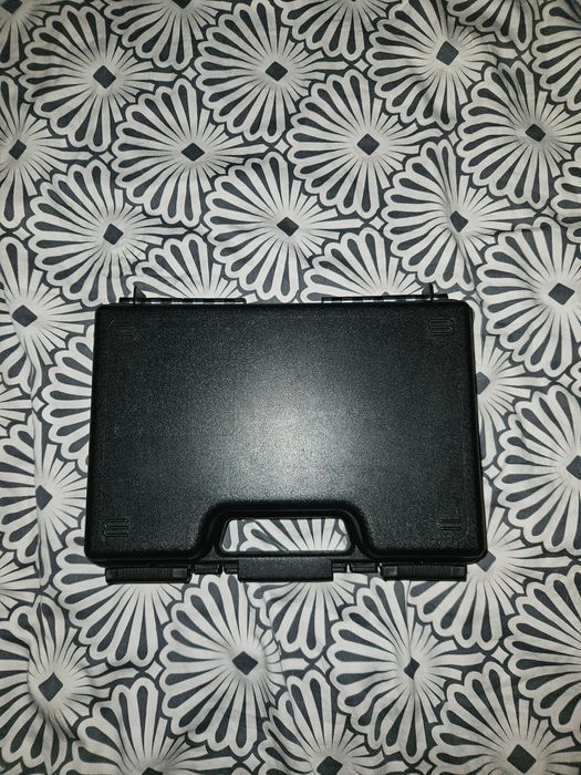 Vând cutie de transport replici airsoft de tip pistol