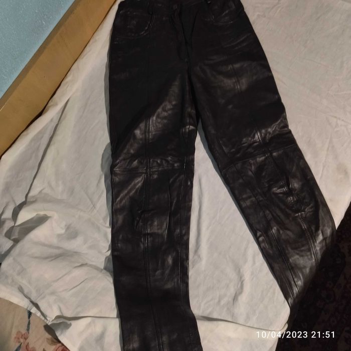 Продавам кожени  дънки-перфектни дамски