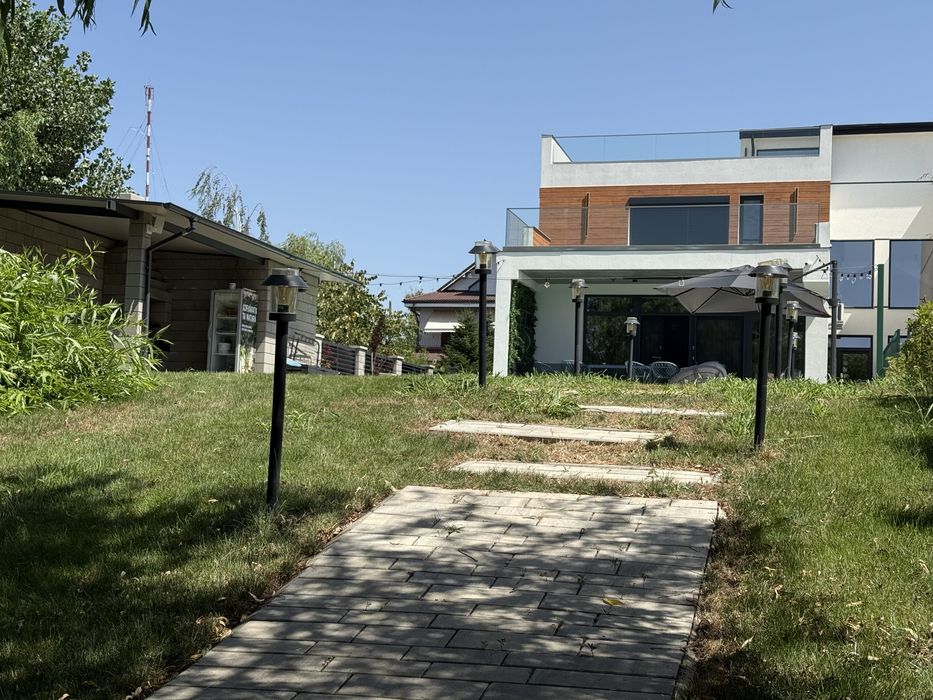 Casa cu piscina incalzita si ponton