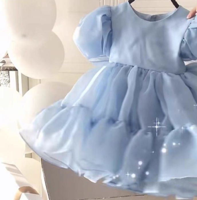 Продам платье на девочку нарядное