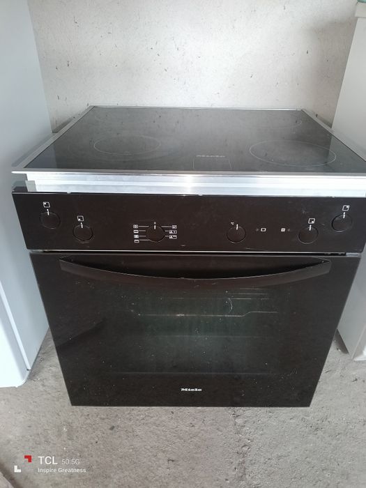 Фурна с керамични котлони Миеле