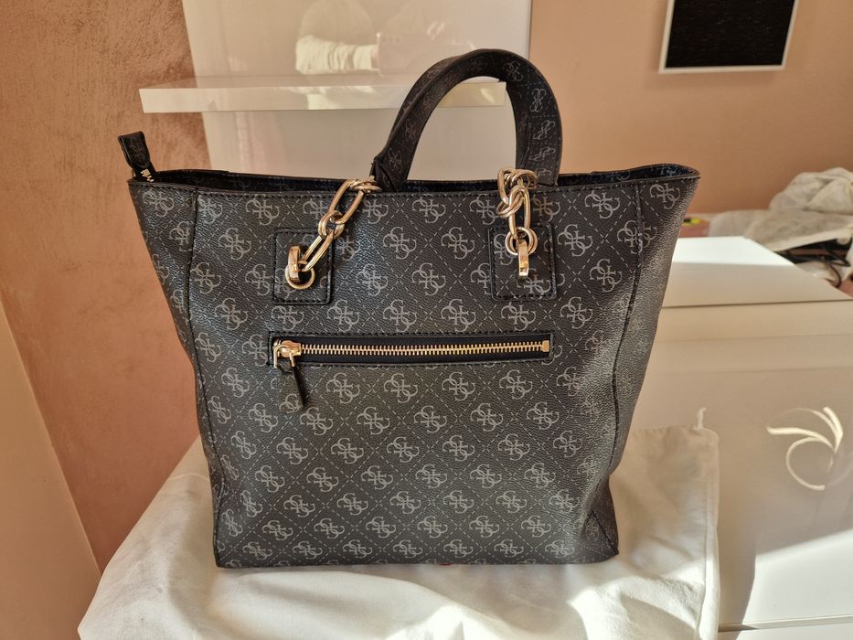 Дамска чанта GUESS