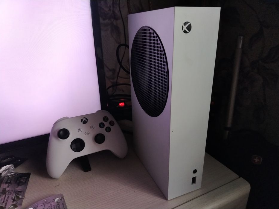 Продам Xbox серия s