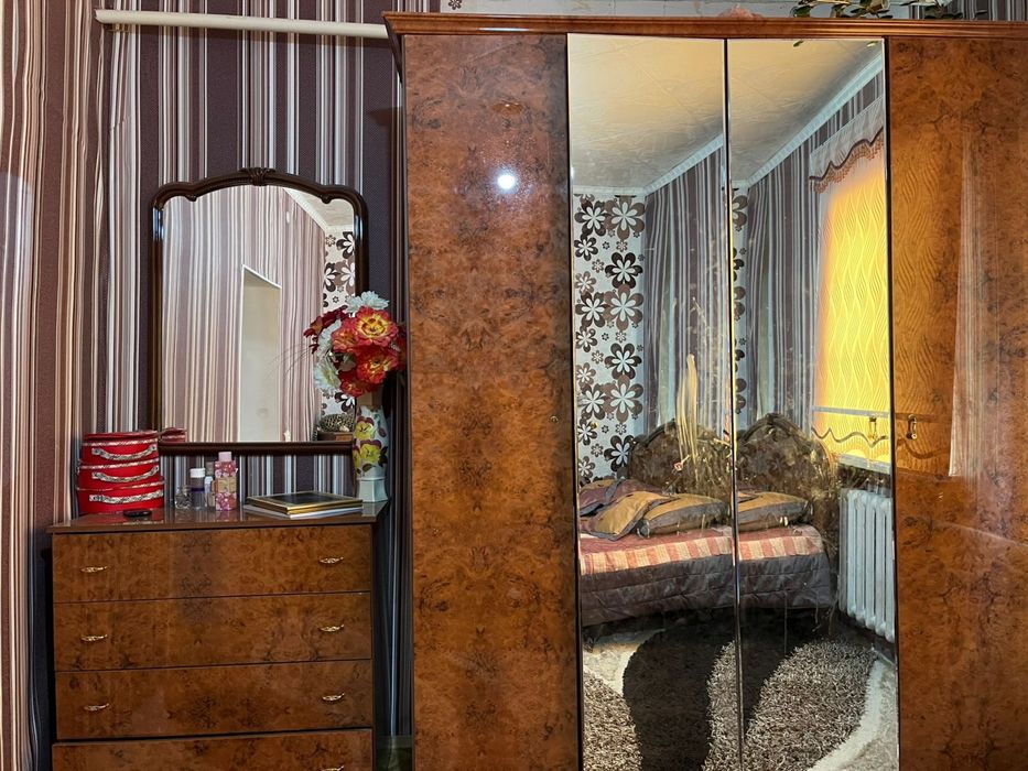 Проадётся Шифанер и зеркало