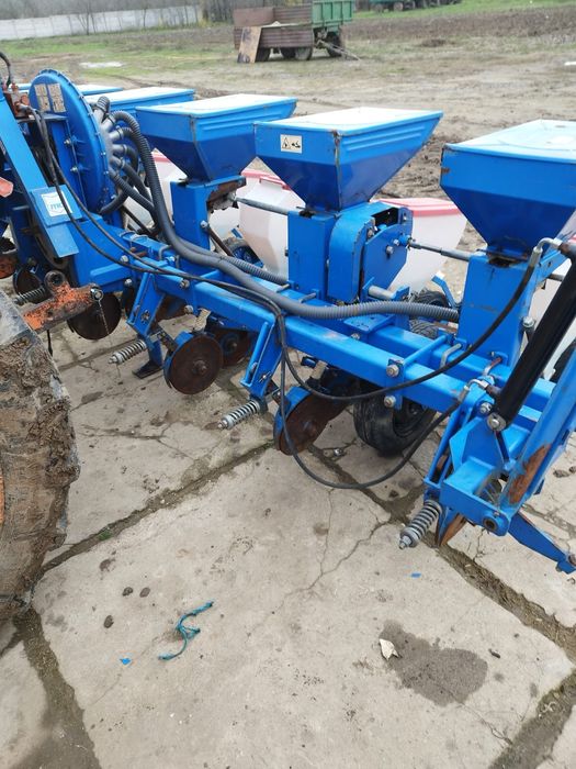 Vând semănătoare spc 6 pe discuri cu fertilizator