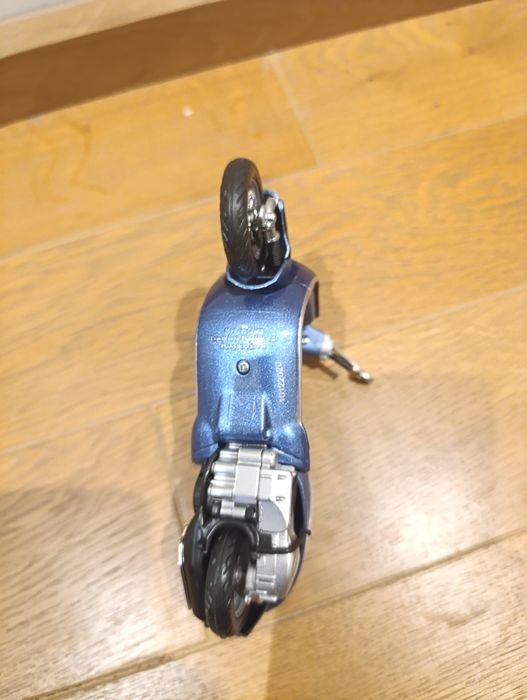 Мини моторче vespa играчка