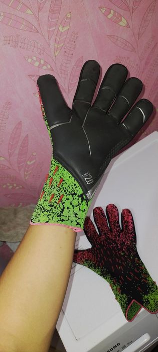 Вратарьские перчатки