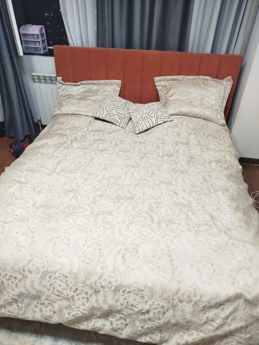 Трёхместная кровать