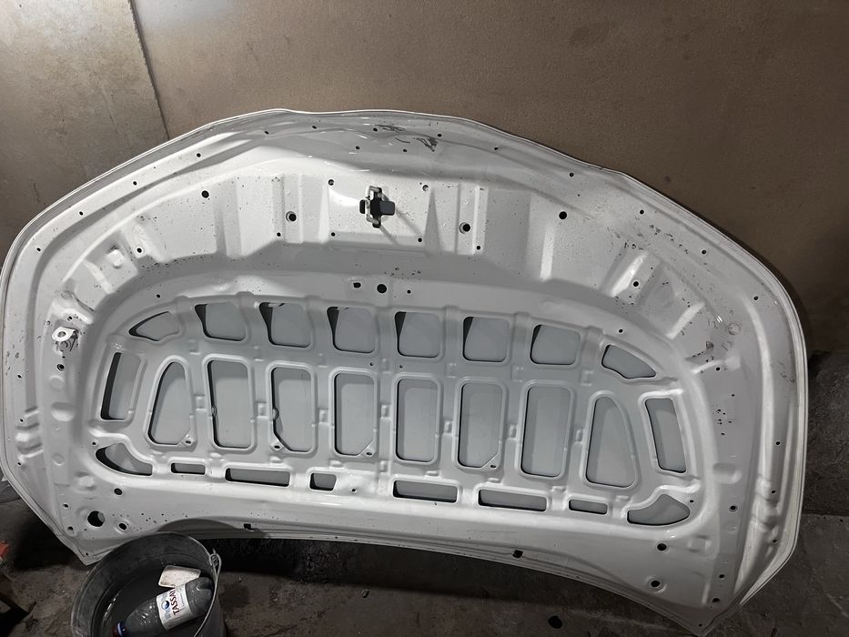 Капот на Тойота Королла