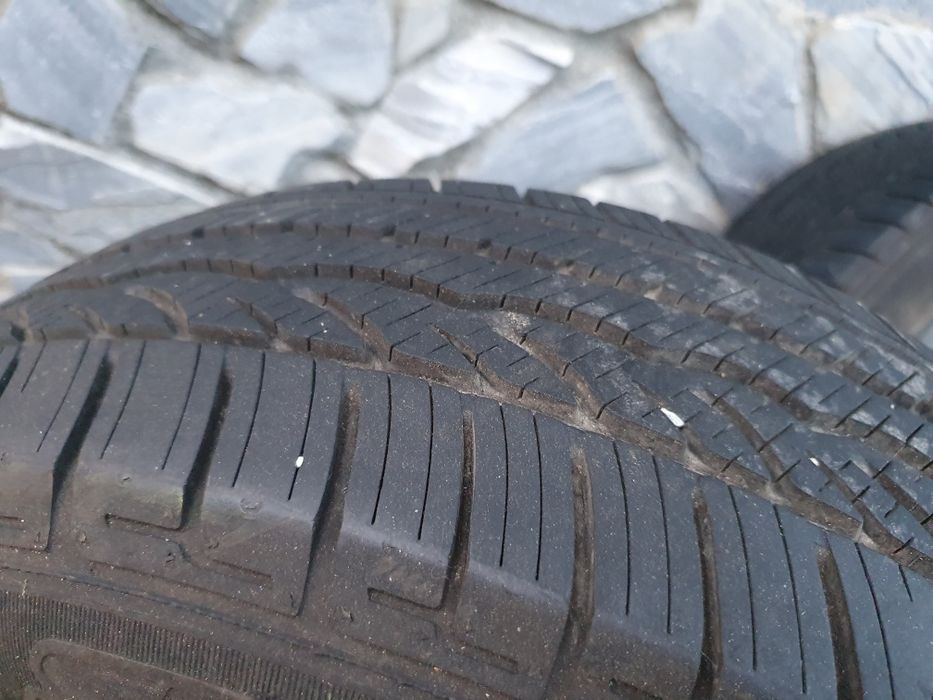 Vând 2 cauciucuri 185 70 16