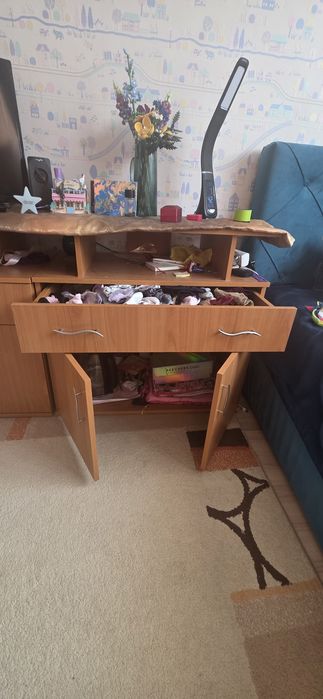 Vand set dulap 3 usi 2 bucati si comoda tv -2 bucati