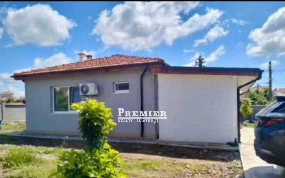 Продава се малка къща в село Тънково.