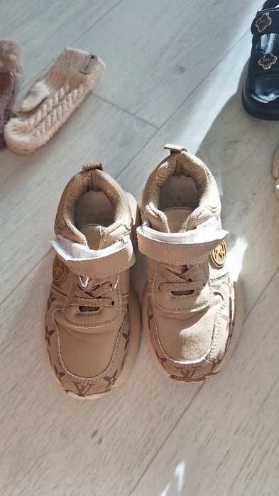 Продам детскую обувь