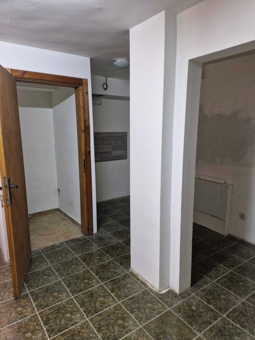 Отдавам под наем помещение на две нива