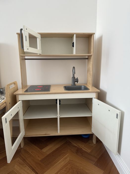 детская кухня со всеми игрушками