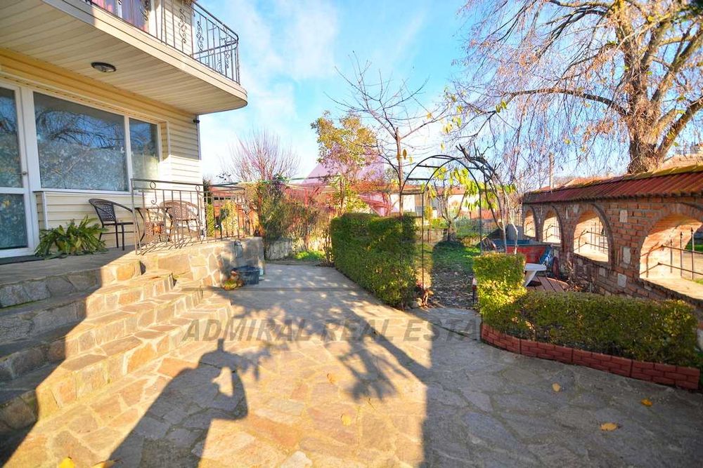 Дава се под наем Къща в с. Осеново, Област Варна - 300 кв.м за 511 € - Снимка #2