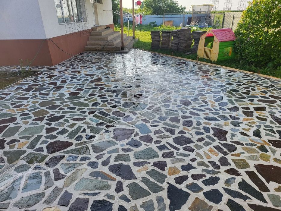 Piatra naturală cubică