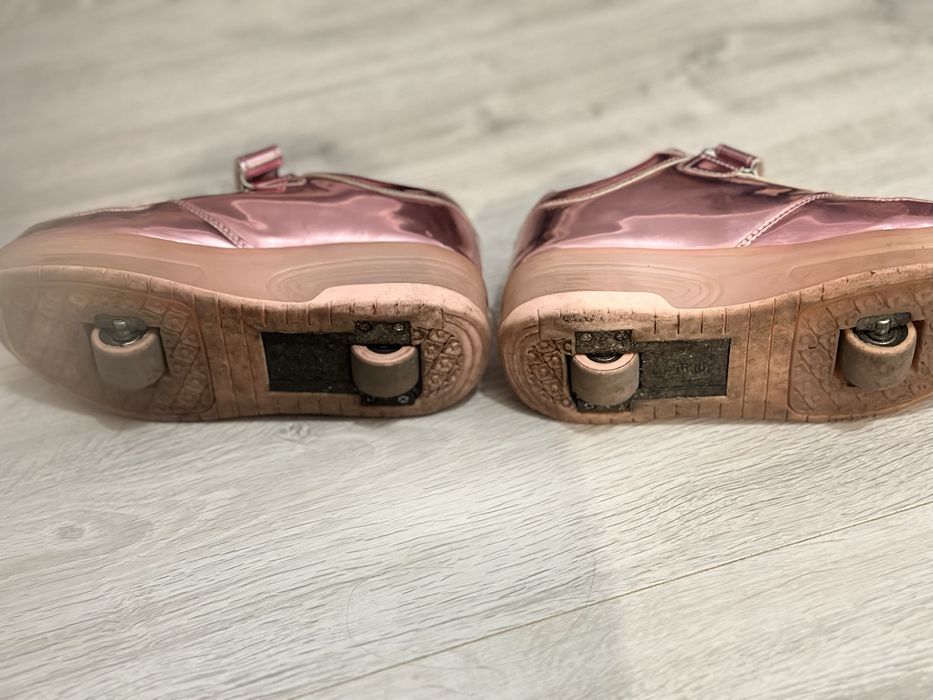 Adidasi Sports cu role detasabile si lumici cu incarcare usb