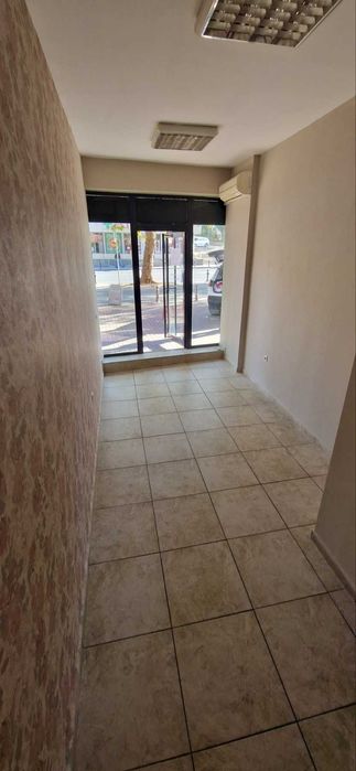 Дава се под наем Магазин в Карлово - 22 кв.м за 255 € - Снимка #4