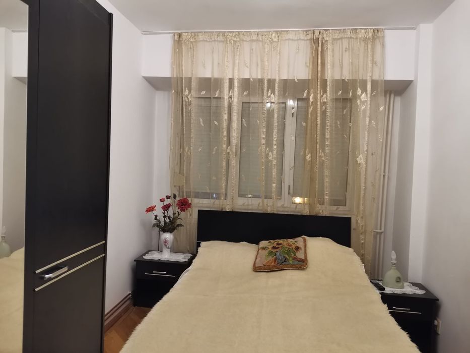 Închiriez apartament Ultracentral pe termen lung .