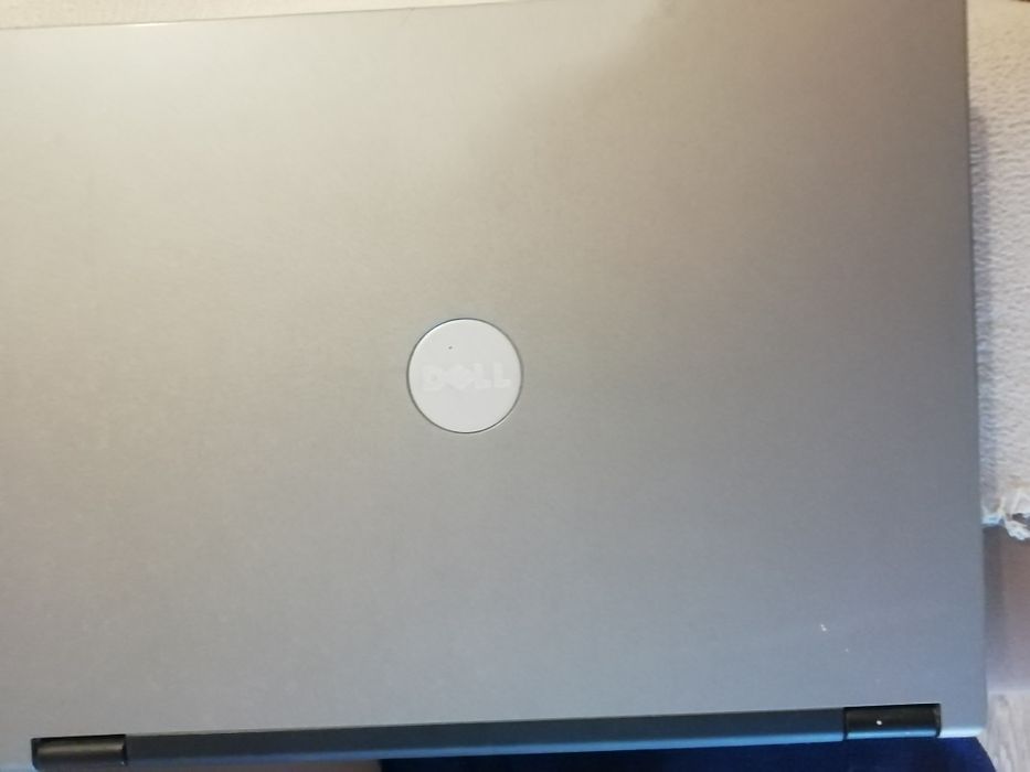 Laptop Dell mare