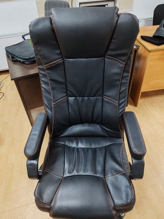 Кресло хорошый кожаный