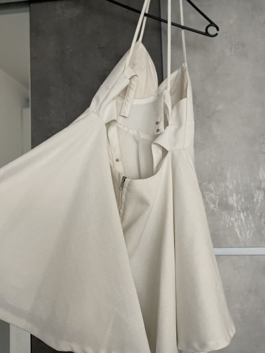 Бяла рокля разкроена