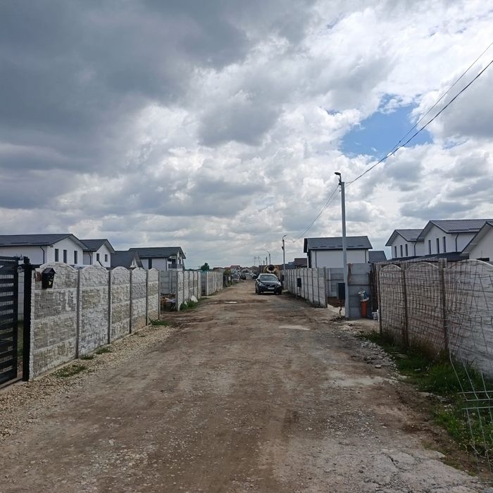 Particular Teren intravilan -dubla deschidere 450 mp - utilități-langa A 0-,regim P+3+M -Mixta
