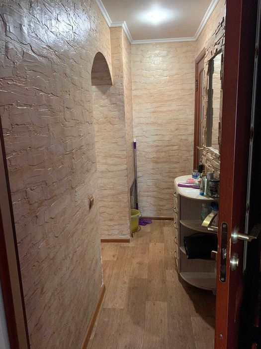 Продается  2 ком. Район 8 школы