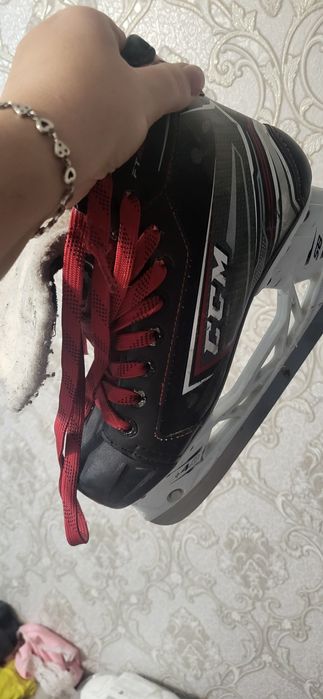 Продам коньки CCM