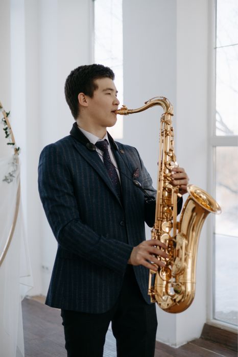 Саксофонист (Живая музыка). Саксофон