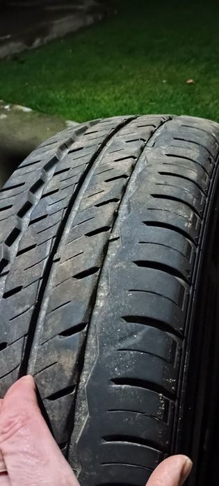 Vând  anvelope pe 15"
