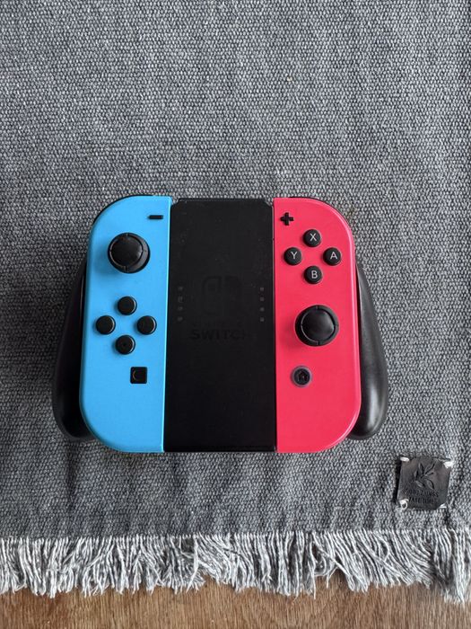 Nintendo switch (пълен комплект + 4 игри)