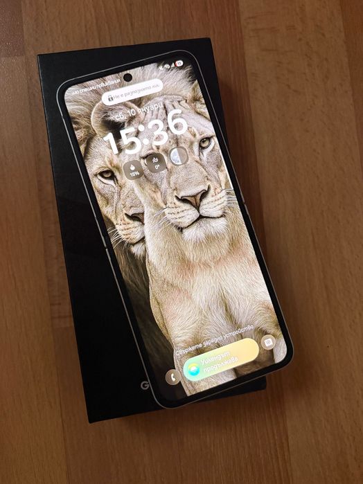 Samsung Z flip 6 + безжични слушалки Samsung