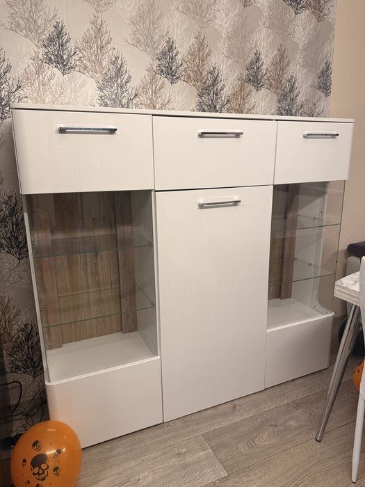 Скрин или холна гарнитура