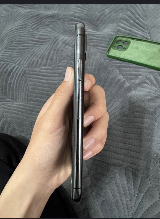 Продам iPhone xs