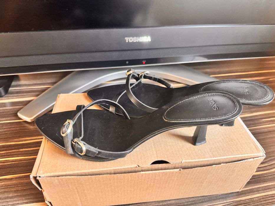 Нови обувки zara и mango 38-39 номер