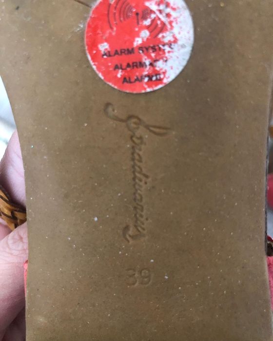 Продам босоножки