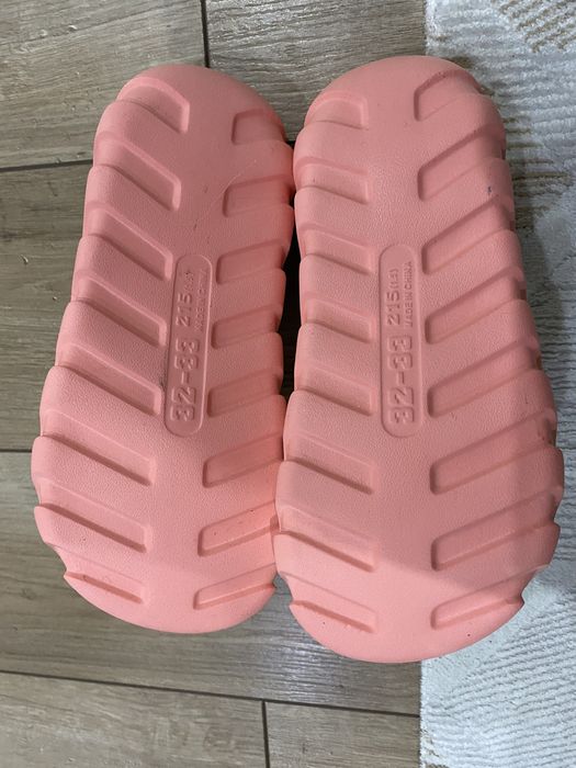 Детские кроксы с шармиками