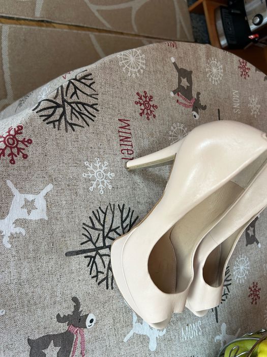 дански обувки guess 39